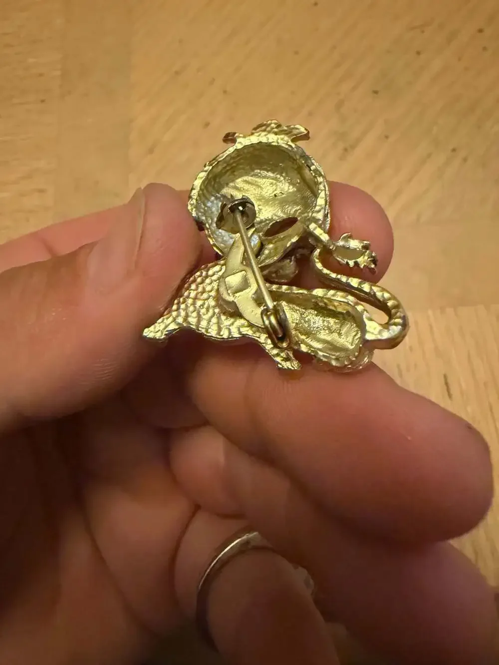 Vintage Gold Tone Faux Baroque Pearl Belly Cat Lion Figural Brooch Pin